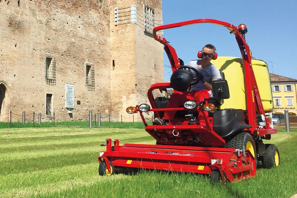 Trattorino Tagliaerba Professionale Turbo 1-2-4 Gianni Ferrari - immagine 4